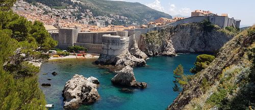 remparts de dubrovnic vus de la mer